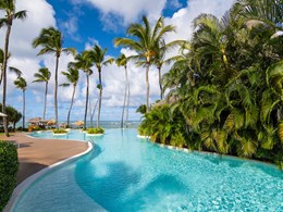 Détente absolue autour de la piscine