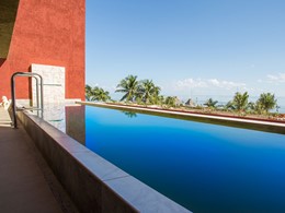 La piscine de l'Impression Ocean Front Two Bedroom Presidential Suite with Pool du Zoetry