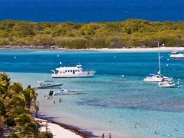 Petite-Terre en catamaran à voile