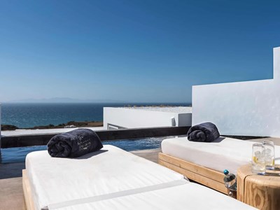 Family Suite with infinity pool