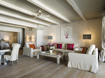 Suite on the beach with outdoor jacuzzi®