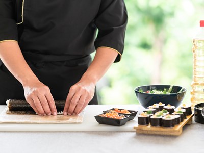 Cours de Sushi & Dégustation avec un chef étoilé en privatif