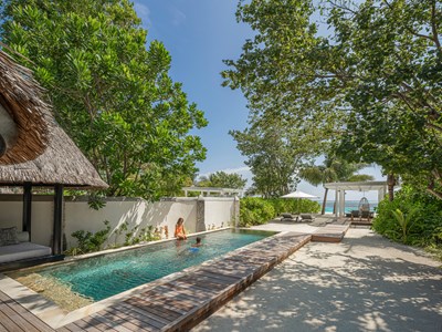 Intimité absolue entre jardin tropical et plage immaculée