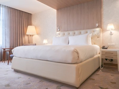 1 King Bed