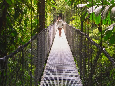 Traversez les ponts suspendus du parc national du volcan Arenal