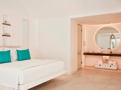 Signature Suite with Jet Tub & Sea View 