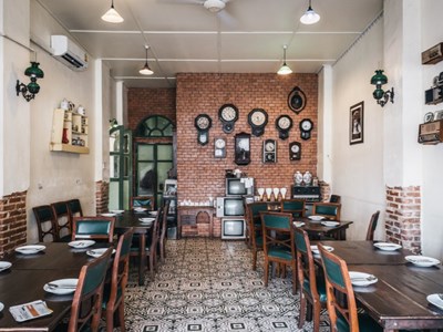 One Chun Cafe & Restaurant