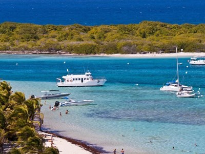 Petite-Terre en catamaran à voile