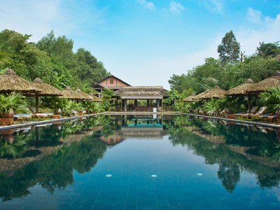 Détentez vous au bord de la superbe piscine du Pilgrimage Village