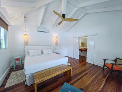 Miss Perla Balcony Upstairs Room