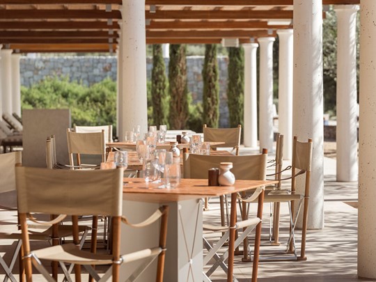 Le restaurant du Beach Club de l'Amanzoé en Grèce