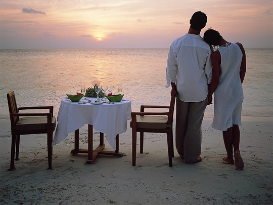 Profitez d'un dîner romantique sur la plage
