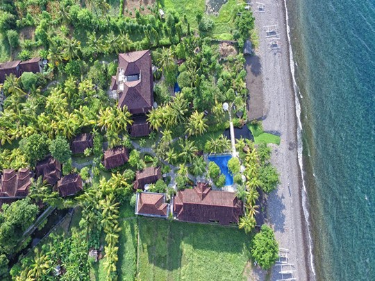 Vue aérienne de l'hôtel Arya à Amed Bali