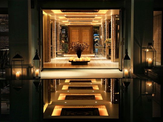 L'entrée de votre hôtel de charme, Riva Surya à Bangkok