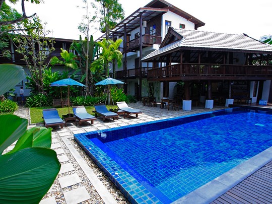 Détendez-vous au bord de la piscine