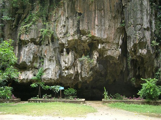 Explorez les grottes de Kampong Trach