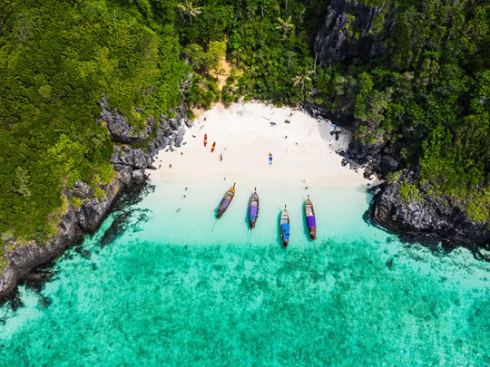 Phi Phi, entre falaises et eaux turquoise
