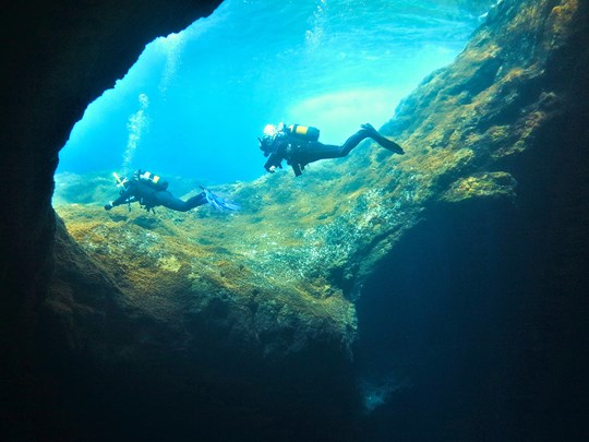 Plongée au large de la côte de l’île El Hierro