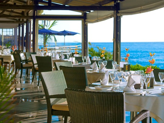 Restaurant face à la mer du Boucant Canot