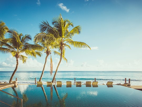 Piscine du Carana Beach Hôtel, sur l'île de Mahé aux Seychelles