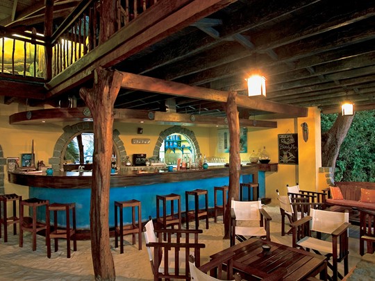 Le bar de l'hôtel Constance Tsarabanjina à Madagascar 