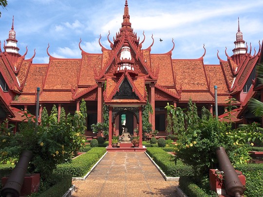 Visite du musée national de Phnom Penh, le principal musée historique et archéologique du Cambodge