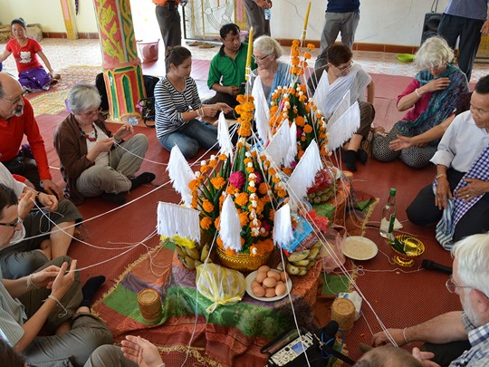 Le Baci; Une cérémonie typiquement laotienne de rappel des âmes