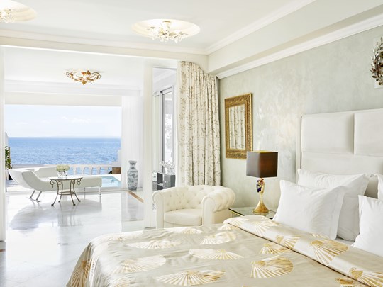 Honeymoon Executive Pool Suite Sea View
