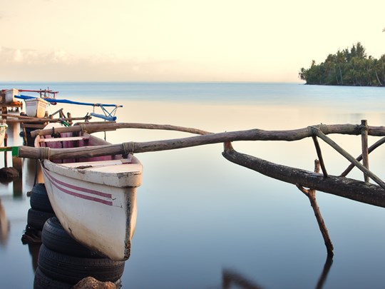 Naviguez en pirogue traditionnelle