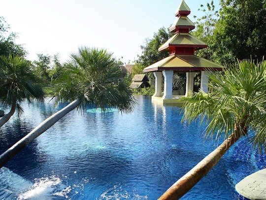 Autre piscine de l'hôtel Dhara Dhevi situé en Thailande