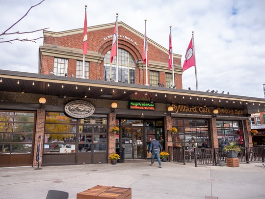 Faites un tour au marché By de la ville