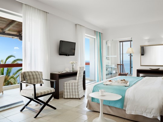 Junior Suite Sea Front with Jacuzzi®
