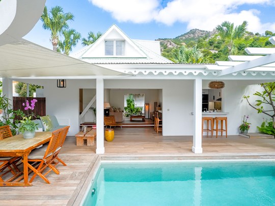 La superbe piscine de la Villa Paradise