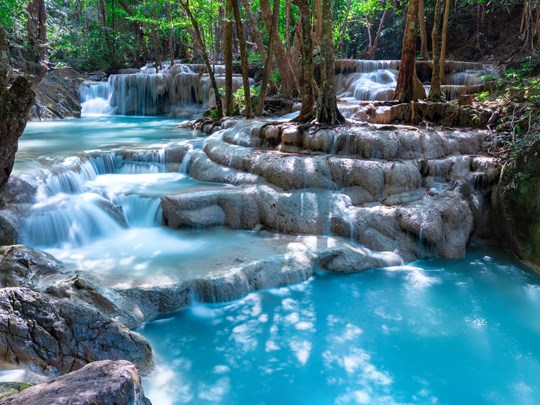 Cascades turquoise au cœur de Kanchanaburi