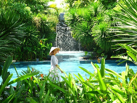 La superbe piscine du spa du Fusion Maia Da Nang