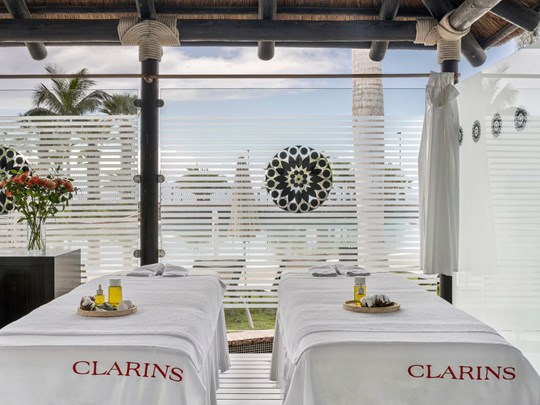Soins relaxants au spa Clarins
