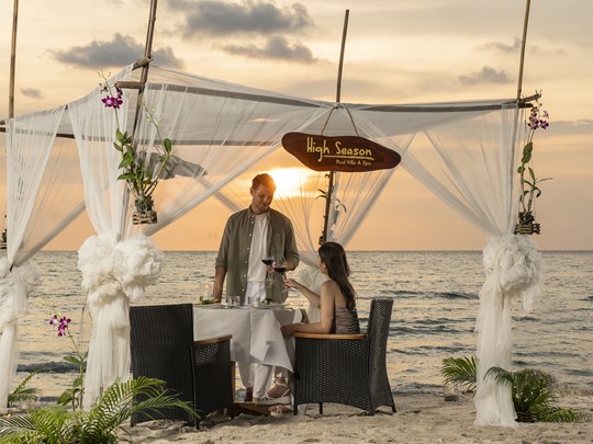 Dîner romantique sur la plage