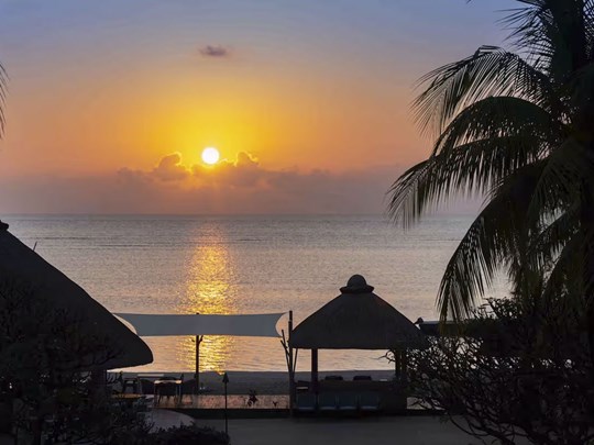 Assistez à l'un des plus beaux couchers de soleil de l'île