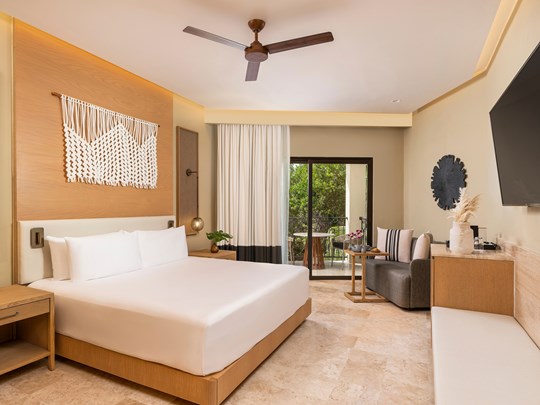 Junior Suite Tropical View King 