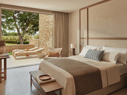 Deluxe One Bedroom Bungalow Suite Pr. Garden / GV