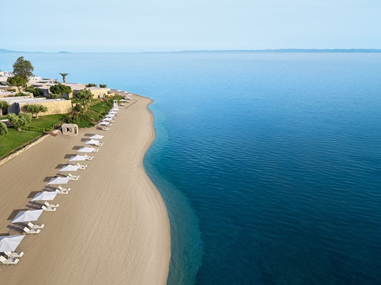 La plage de l'hôtel Ikos Olivia situé face au golfe de Kassandra