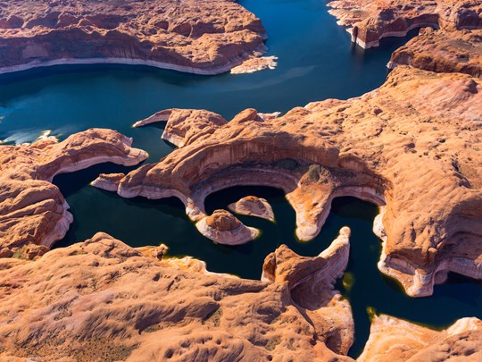 Parcourez les eaux du Lake Powell en Arizona