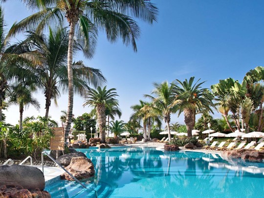 La piscine de l'hôtel Jardines de Nivaria dans sud de Tenerife