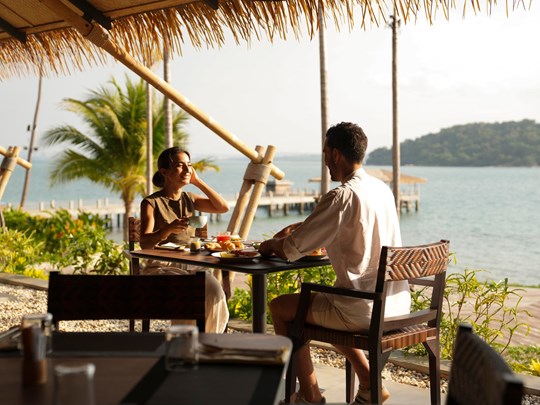 Profitez d'un repas face à la plage