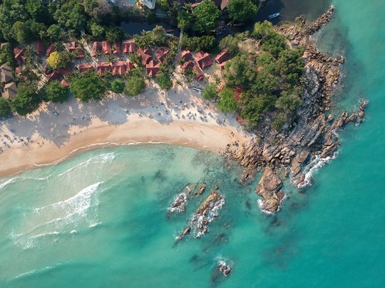 Vue aérienne de la plage de Chaweng sur l’île de Koh Samui
