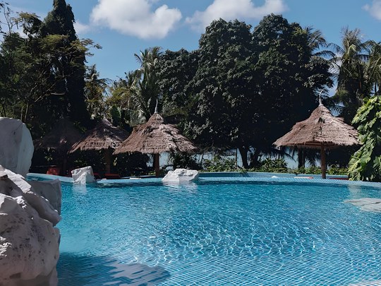 Rafraîchissez-vous dans la piscine