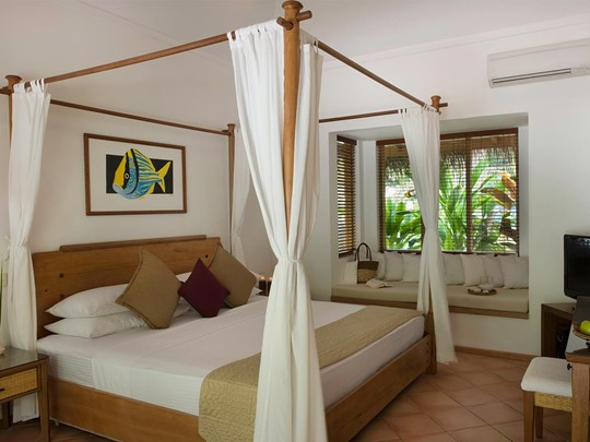 Hôtel Kuramathi Maldives Réservation, Villa Clare King Poster Bed