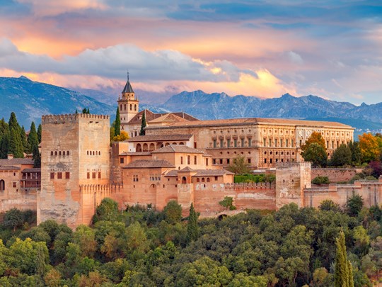 L'Alhambra, joyau mauresque dominant Grenade
