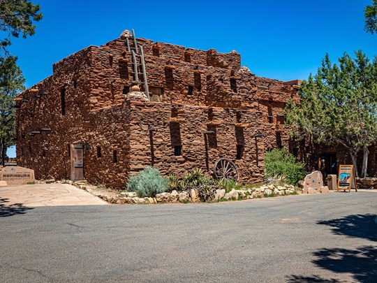 Visitez le Hopi House pour découvrir l'artisanat amérindien