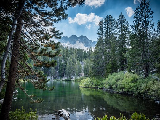 Du désert aride, vous passerez aux paysages de haute montagne 